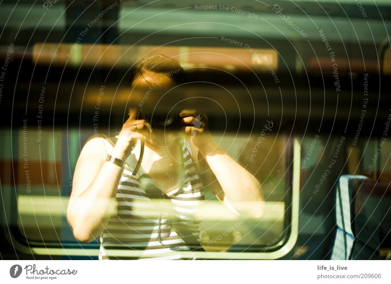 self reflection Selbstportrait Reflexion & Spiegelung Fotograf Bahnhof Eisenbahn Fotografieren Ziel Abschied Wiedersehen Verkehrsmittel Bahnsteig Porträt