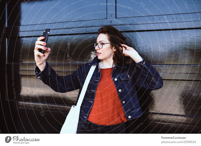 Roadtrip West Coast USA (109) feminin Junge Frau Jugendliche Erwachsene Mensch 18-30 Jahre 30-45 Jahre Kommunizieren Selfie Selbstportrait Körperhaltung
