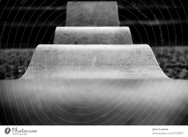 The Bend Stein Beton kalt sparsam Wellenform Zentralperspektive Schwarzweißfoto Außenaufnahme Menschenleer Tag Unschärfe Treppe Plan Papier