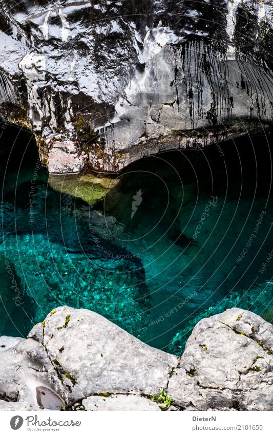 Schlucht Natur Landschaft Wasser Bach schwarz türkis weiß Island Gletscherschmelze Farbfoto Außenaufnahme Menschenleer Textfreiraum Mitte Tag Licht Schatten
