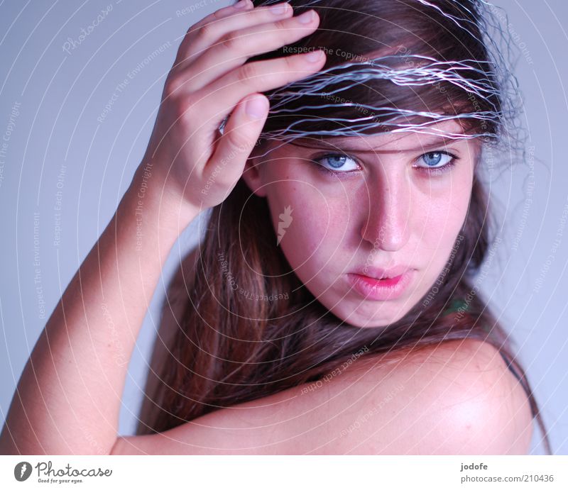 blaue Augen Mensch feminin Junge Frau Jugendliche Erwachsene Kopf Gesicht Hand 1 18-30 Jahre außergewöhnlich schön trashig selbstbewußt Coolness Gelassenheit