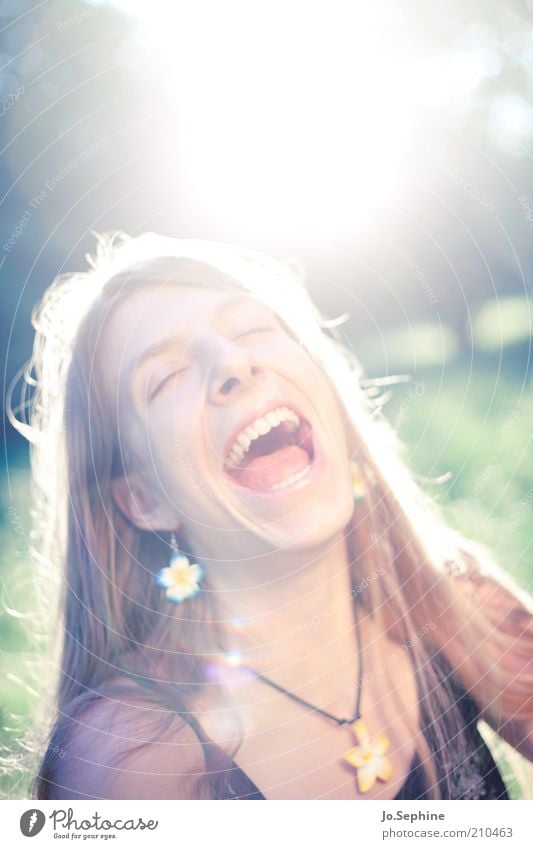 laugh it out loud Mensch feminin Junge Frau Jugendliche 1 18-30 Jahre Erwachsene lachen schreien Fröhlichkeit Glück lustig natürlich Gefühle Freude Lebensfreude