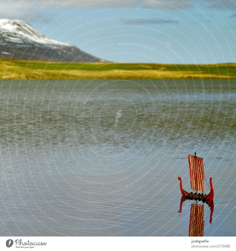Island Umwelt Natur Landschaft Wasser Himmel Klima Wiese Felsen Berge u. Gebirge Schneebedeckte Gipfel Fjord See Schifffahrt Bootsfahrt Segelboot Wasserfahrzeug