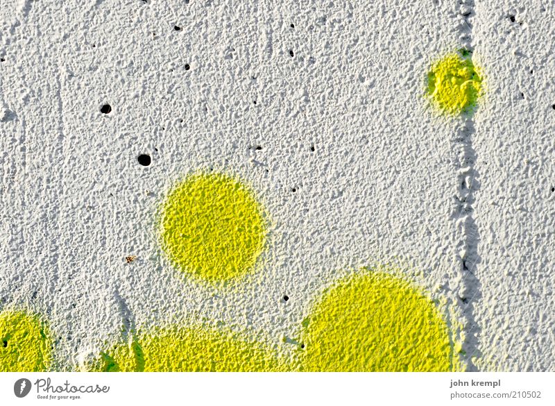 scrambled eggs Haus Mauer Wand Freundlichkeit positiv rund trashig gelb weiß Glück Leben Freude Graffiti porös Beton Putz Farbstoff Farbe Farbfoto