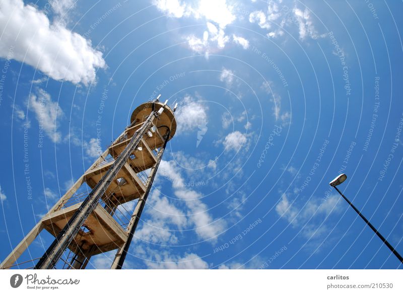 Zuneigung Telekommunikation Himmel Wolken Sonne Sommer Schönes Wetter Turm Bauwerk Antenne eckig groß hoch blau Laterne Sender Konstruktion Plattform Mallorca