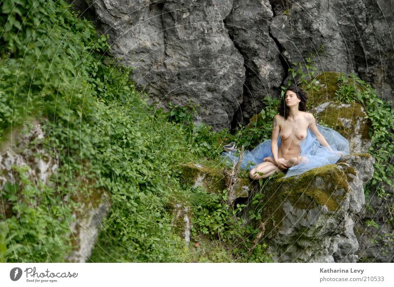 cocon feminin Frau Erwachsene 1 Mensch 30-45 Jahre Natur Landschaft Frühling Sommer Felsen Berge u. Gebirge brünett ästhetisch Zufriedenheit Einsamkeit Erholung