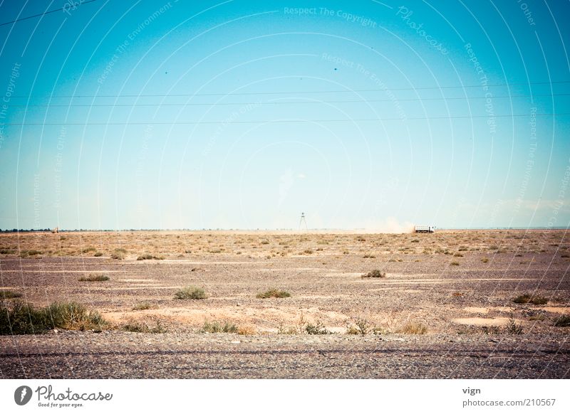 Steppe Landschaft Wolkenloser Himmel Dürre Kasachstan Menschenleer Lastwagen Unendlichkeit Horizont Niergendwo Farbfoto Außenaufnahme Tag Ferne trist
