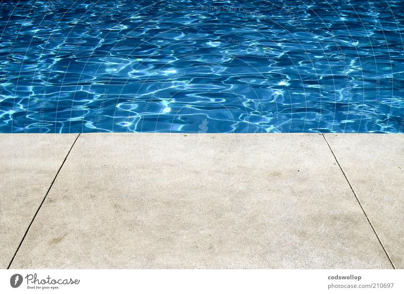 photograph of a hollywood swimming pool Lifestyle Sommer Sommerurlaub Sauberkeit Wärme blau grau Schwimmbad Beckenrand Betonboden Wasser Wasseroberfläche 50%
