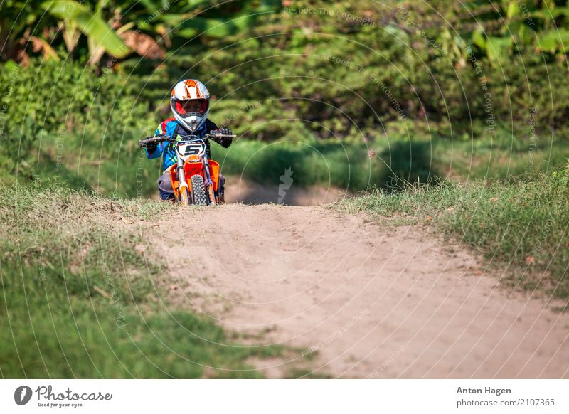 Moto-Cross Motorsport Reiten Rennbahn Junge 1 Mensch 3-8 Jahre Kind Kindheit Motorrad niedlich selbstbewußt Motocross-Rennen Jugendliche Sport Urwald Straße