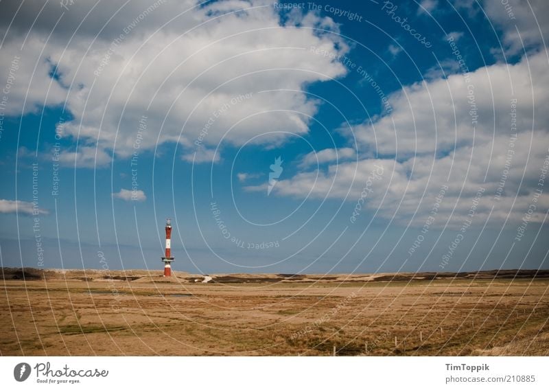 Wie das Land, so die Insel Schönes Wetter Küste Nordsee blau Horizont Wolken Wolkenhimmel Leuchtturm Wangerooge Meer Düne Stranddüne Dünengras Leuchtfeuer