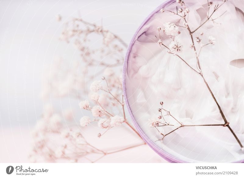 Naturkosmetik Creme mit Blumen Lifestyle Stil Design schön Körperpflege Kosmetik Gesundheit Spa rosa Pastellton feminin Hautpflege Wellness Behandlung feucht