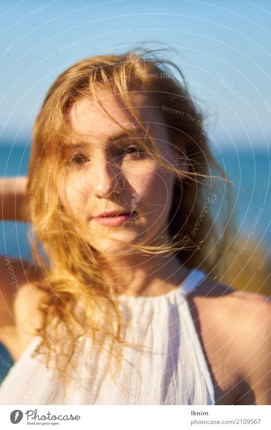 Sommerwind schön Haare & Frisuren Haut Gesundheit Leben Wohlgefühl Zufriedenheit Sinnesorgane feminin Junge Frau Jugendliche 1 Mensch 18-30 Jahre Erwachsene