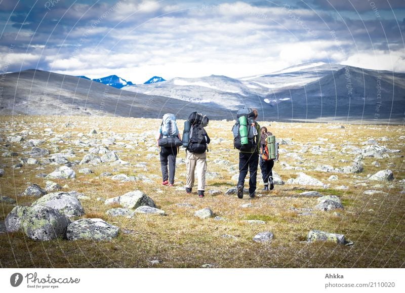 Rein ins Vergnügen Ferien & Urlaub & Reisen Abenteuer Ferne Freiheit Berge u. Gebirge wandern Mensch Leben 4 Menschengruppe Landschaft Lappland entdecken