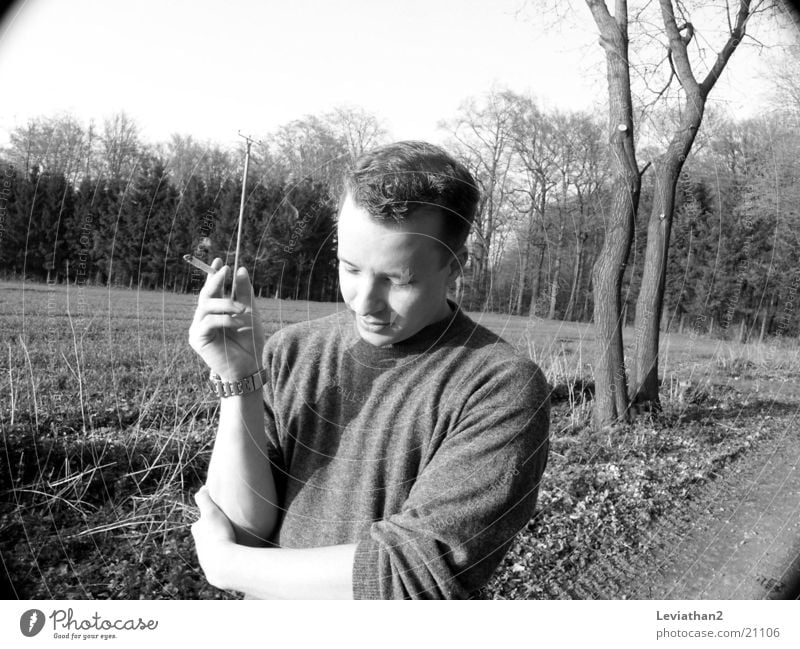 Smokin' Joe I April Zigarette Mann Spaziergang Natur Rauchen laufen