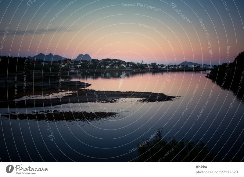 Nachtstimmung, Lofoten, See, Windstille, Skandinavien Landschaft Himmel Nachthimmel Horizont Küste Seeufer Svolvaer Hafenstadt atmen Perspektive ruhig