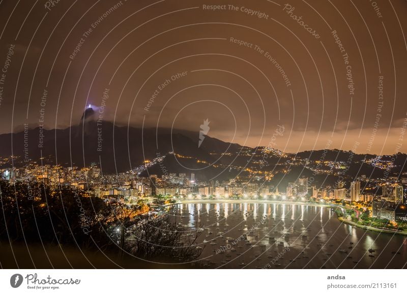 Blick auf Rio de Janeiro bei Nacht Stadt Panorama (Aussicht) Bucht Totale Starke Tiefenschärfe Tag Textfreiraum unten Textfreiraum oben Gedeckte Farben