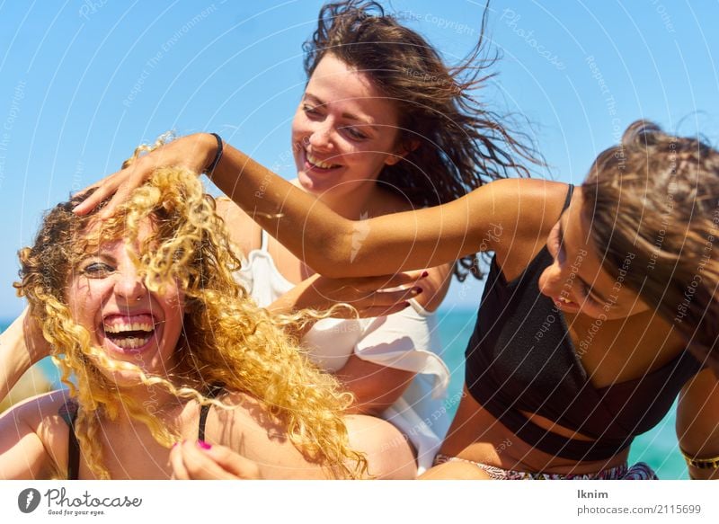 Sommerlachen Gesundheit Leben Ferien & Urlaub & Reisen Tourismus Ausflug Abenteuer Sommerurlaub feminin Junge Frau Jugendliche Freundschaft 3 Mensch 18-30 Jahre