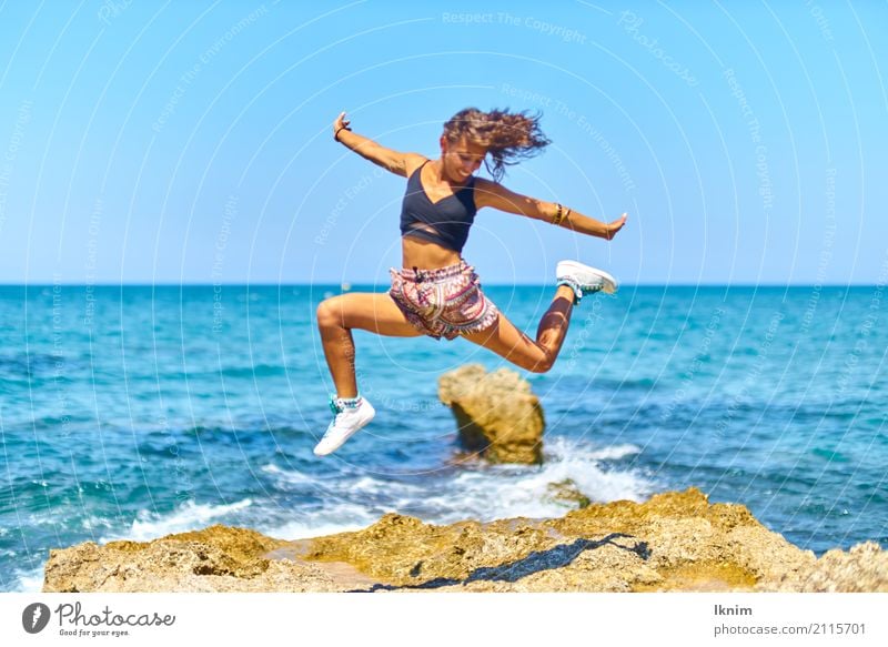 Sommerfreude Leben Wohlgefühl Ferien & Urlaub & Reisen Tourismus Ausflug Abenteuer Ferne Freiheit Sommerurlaub Sonne Strand Meer feminin Junge Frau Jugendliche