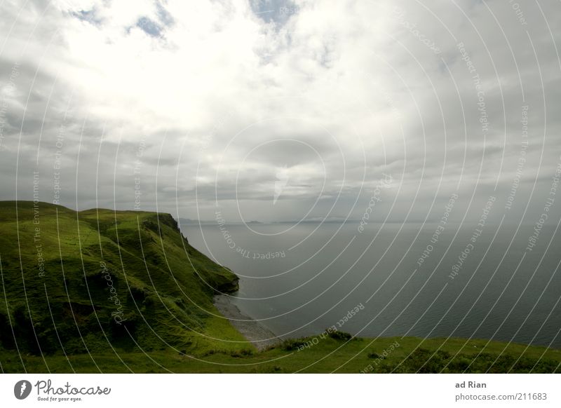 Isle of Skye Wolken Hügel Küste Meer glänzend Farbfoto Grünfläche Wolkenhimmel natürlich Regenwolken Bucht Sonnenlicht Menschenleer