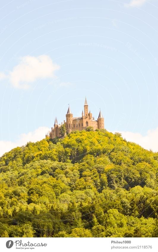 Blick auf die Burg Hohenzollern Ferien & Urlaub & Reisen Sommer Berge u. Gebirge Haus Kultur Natur Landschaft Himmel Wolken Felsen Stadt Kirche Palast
