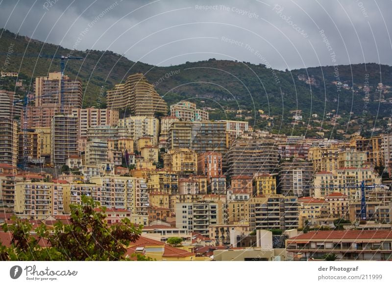 Betonwand Wolken schlechtes Wetter Hauptstadt Hafenstadt Stadtzentrum Skyline Hochhaus Gebäude eng Monaco Monte Carlo Farbfoto Außenaufnahme Tag Menschenleer