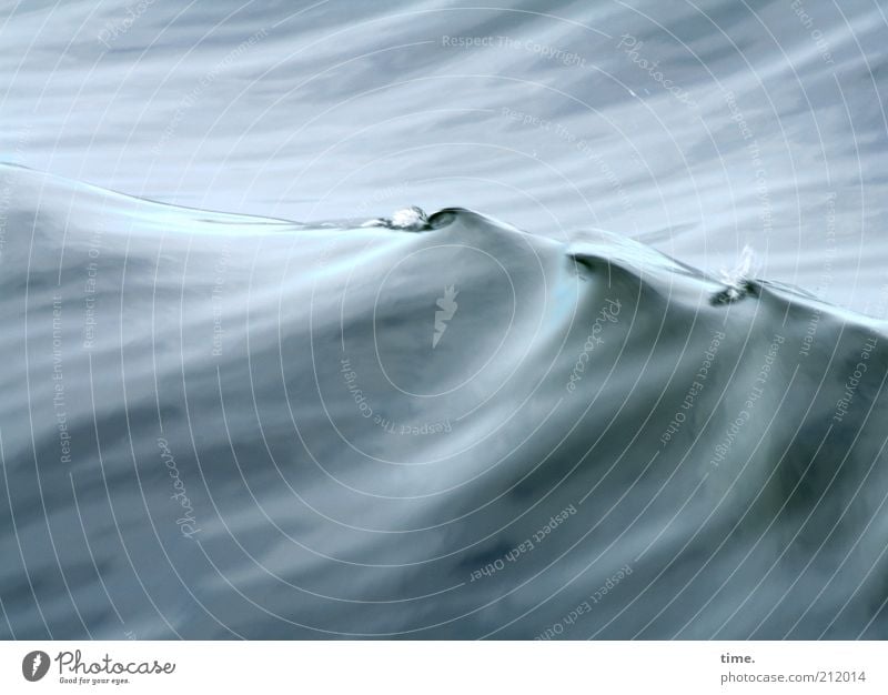 Lebenslinien #17 schön Meer Wellen Tanzen Kunst nass blau grau Vergänglichkeit kräuseln sanft feucht Heckwelle Wellenberge Steigung Wellental Wasserverdrängung