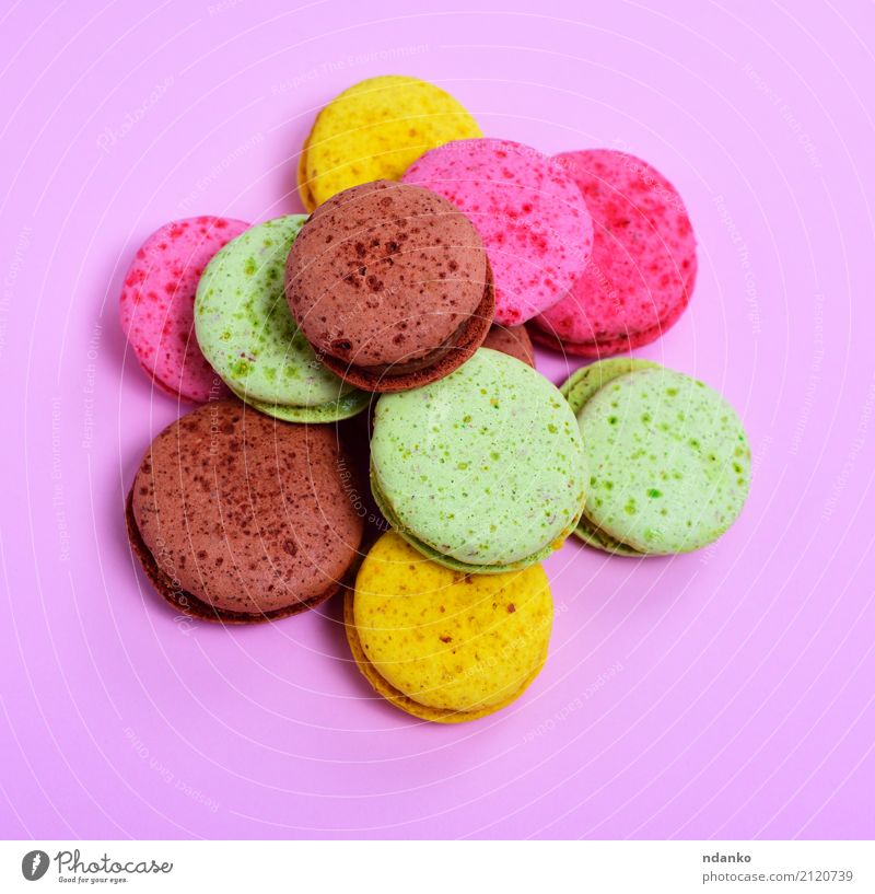 bunte Macarons Dessert Süßwaren Gastronomie hell lecker braun gelb grün rosa Tradition farbenfroh Hintergrund süß Kuchen Backwaren Kekse Zucker Mandel