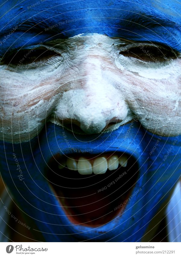 Argentinien Schminke Junge Frau Jugendliche Gesicht Mund Zähne Fan schreien nah blau weiß Freude Begeisterung Euphorie Farbfoto Außenaufnahme Porträt