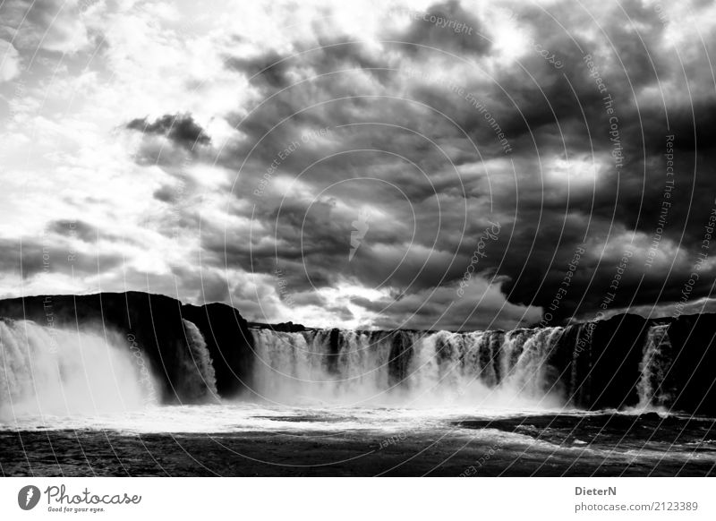 Godafoss Umwelt Landschaft Wasser Himmel Wolken Gewitterwolken Wetter schlechtes Wetter Felsen Schlucht Wellen Flussufer Bach Wasserfall grau schwarz weiß