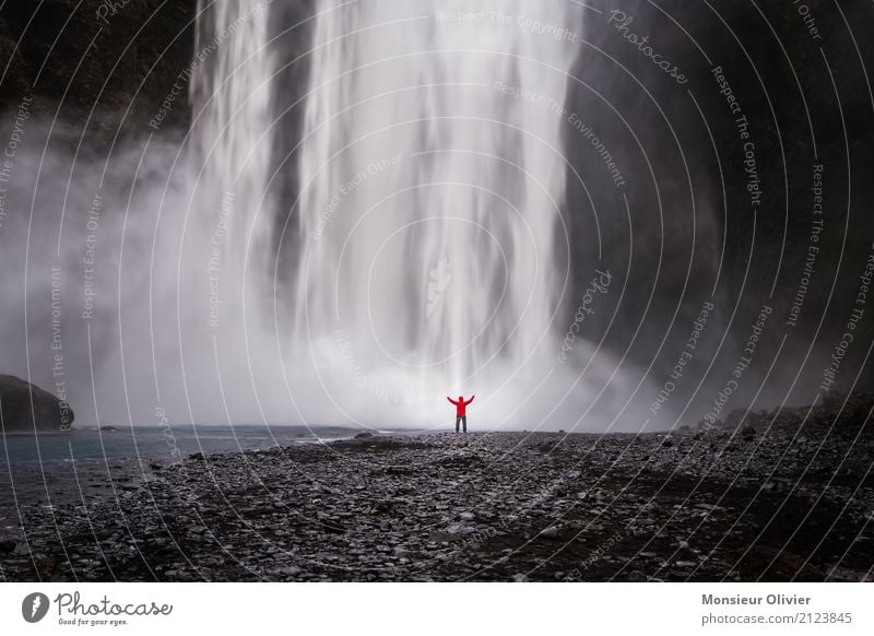 Wasserfall auf Island mit Mensch 1 Umwelt Natur Landschaft Ferien & Urlaub & Reisen Abenteuer Kraft Naturgewalt Energie Reisefotografie Außenaufnahme