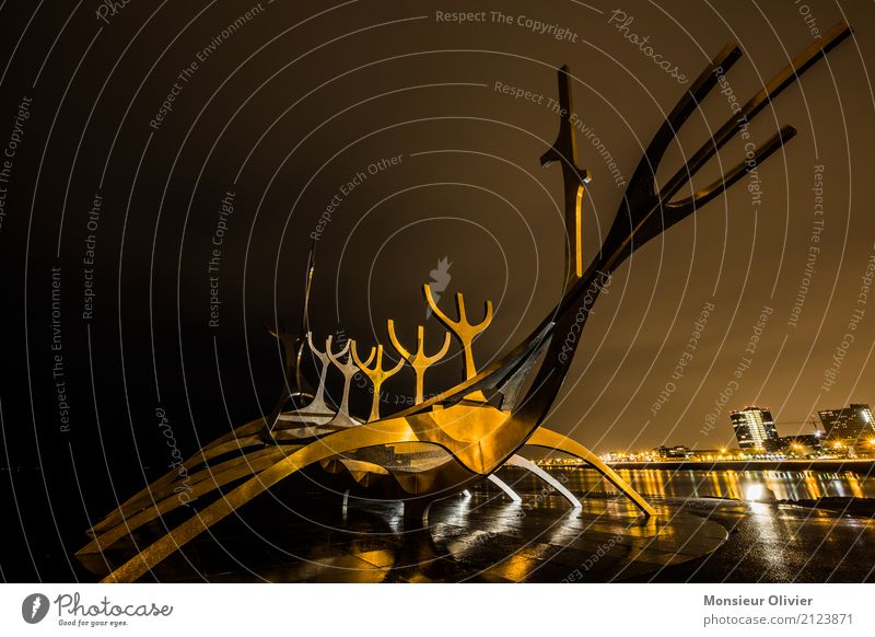 Sun Voyager - Sonnenfahrt Kunst Kunstwerk Skulptur Hoffnung Island Reykjavík Wasserfahrzeug vikinger Farbfoto Gedeckte Farben Außenaufnahme Menschenleer