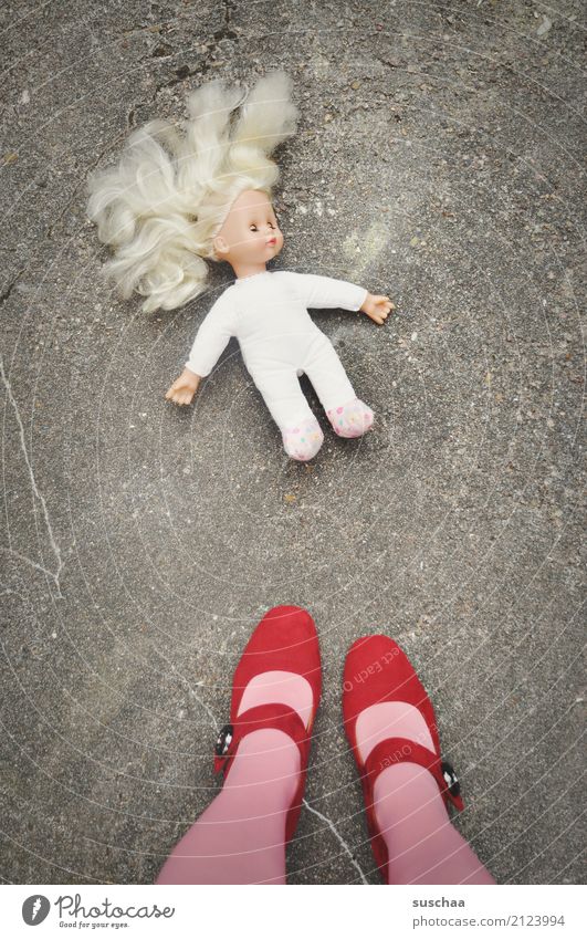 ausrangiert .. die kindheit Puppe Spielzeug Figur Haare & Frisuren Gliedmaßen Kind Kindheit Kindheitserinnerung wegwerfen arrangiert unbrauchbar Erinnerung
