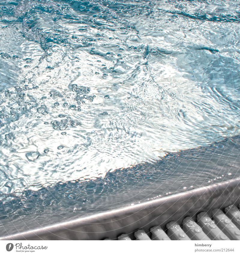 overflow Stil Design schön Leben Whirlpool Schwimmbad frisch Erfrischung Chlor Wasser Farbfoto Gedeckte Farben Außenaufnahme Innenaufnahme Nahaufnahme