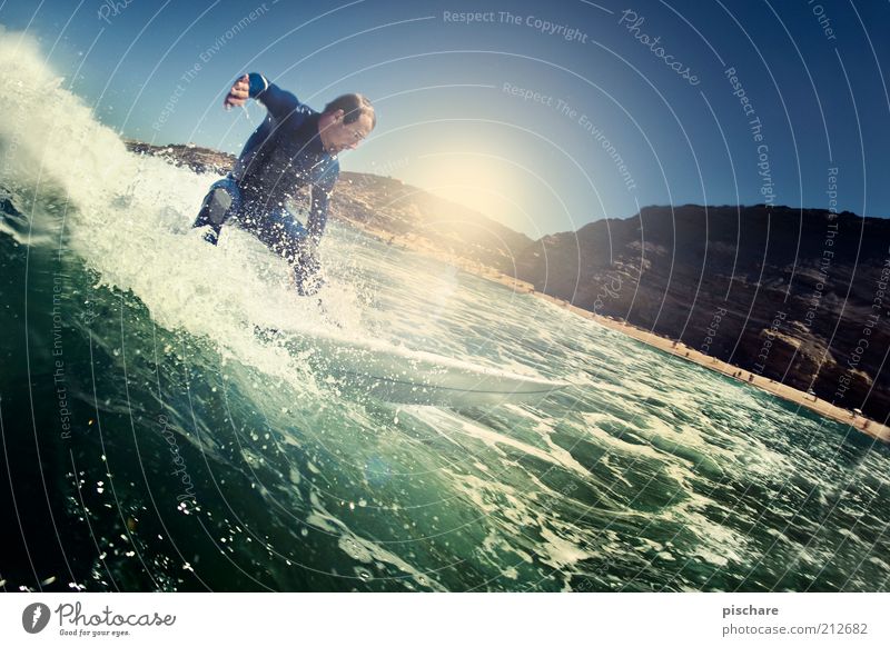 top turn Lifestyle Freizeit & Hobby Wassersport maskulin Mann Erwachsene Urelemente Wassertropfen Sommer Schönes Wetter Wellen Küste Meer Bewegung Sport