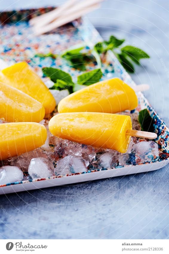 Eis am Stiel Speiseeis eis am stiel popsicles orange Mango Sommer kalt gefroren selbstgemacht lecker fruchtig Lebensmittel Gesunde Ernährung Foodfotografie