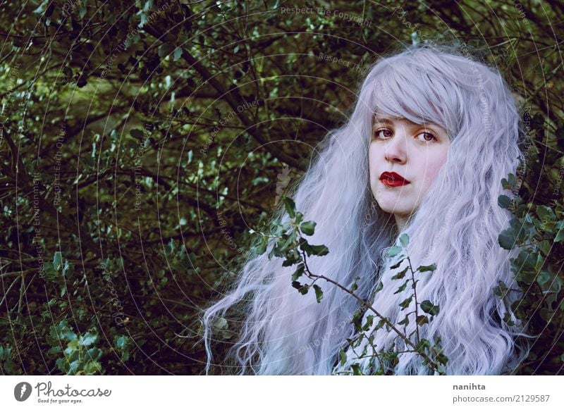 Märchenporträt im Wald Lifestyle elegant Stil exotisch schön Haare & Frisuren harmonisch Sinnesorgane Erholung Mensch feminin Junge Frau Jugendliche Erwachsene