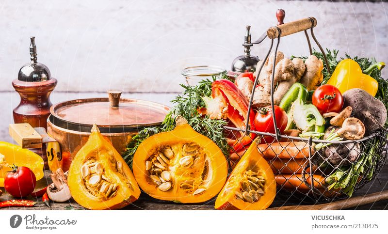 Herbst saisonale Gerichte Kochen Lebensmittel Gemüse Suppe Eintopf Kräuter & Gewürze Ernährung Bioprodukte Vegetarische Ernährung Diät Geschirr Topf Stil Design