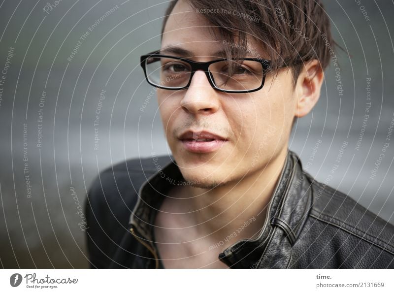Sergej maskulin Mann Erwachsene 1 Mensch Jacke Brille Haare & Frisuren brünett kurzhaarig beobachten Blick Coolness dunkel schön selbstbewußt Willensstärke