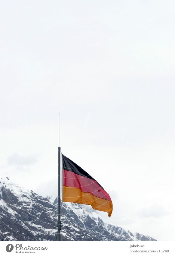 Deutschland schafft sich (berg)ab? Himmel Winter Schnee Felsen Alpen Berge u. Gebirge Gipfel Schneebedeckte Gipfel Fahne kalt Eis Wolken Deutsche Flagge Wind