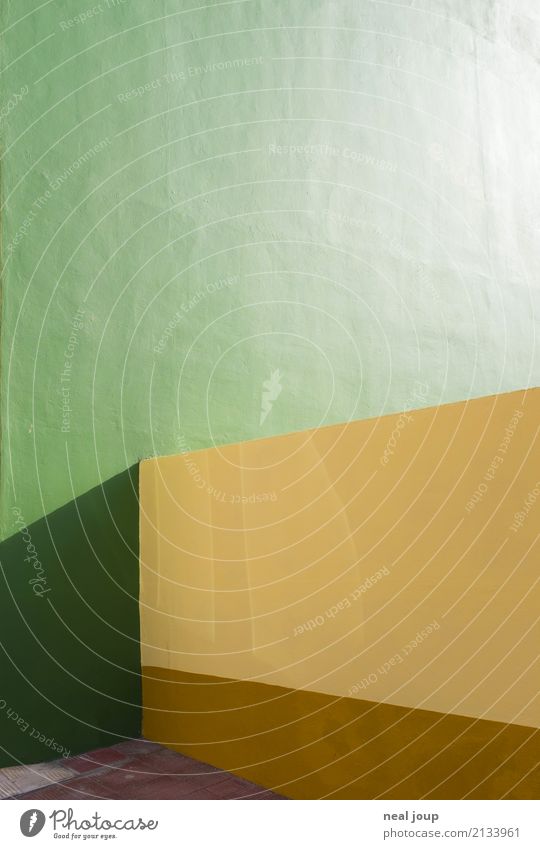 Farbflächen, die aneinander stoßen; Wände Mauer Wand ästhetisch gelb grün Design Ordnung mehrfarbig minimalistisch Kontrast Farbfoto Textfreiraum rechts