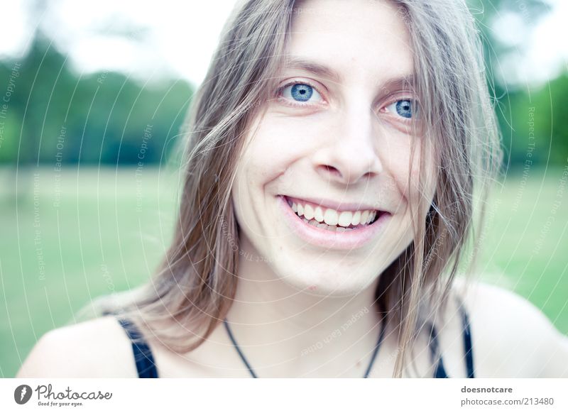 sonrisa. Mensch feminin Junge Frau Jugendliche Erwachsene Gesicht 1 18-30 Jahre Lächeln Freude Lebensfreude Freundlichkeit Porträt Farbfoto Außenaufnahme Tag