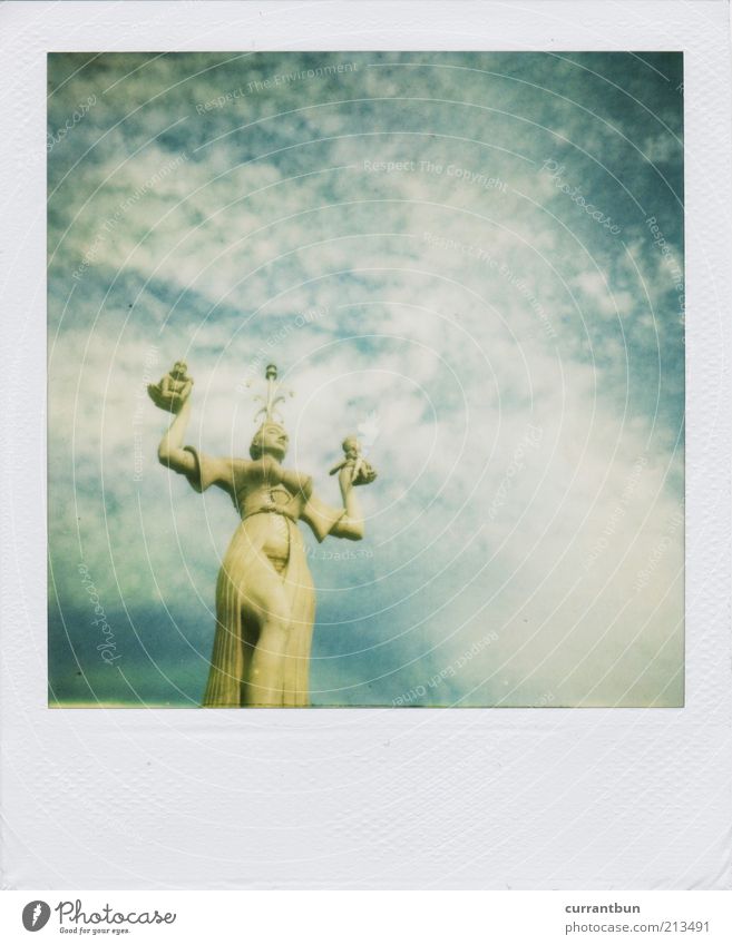 Ingrid Bergman Stein ästhetisch Einsamkeit Konstanz imperia Wolken blau Blauer Himmel blau-weiß Statue Polaroid nd-filter polaroid land camera 2000 Farbfoto