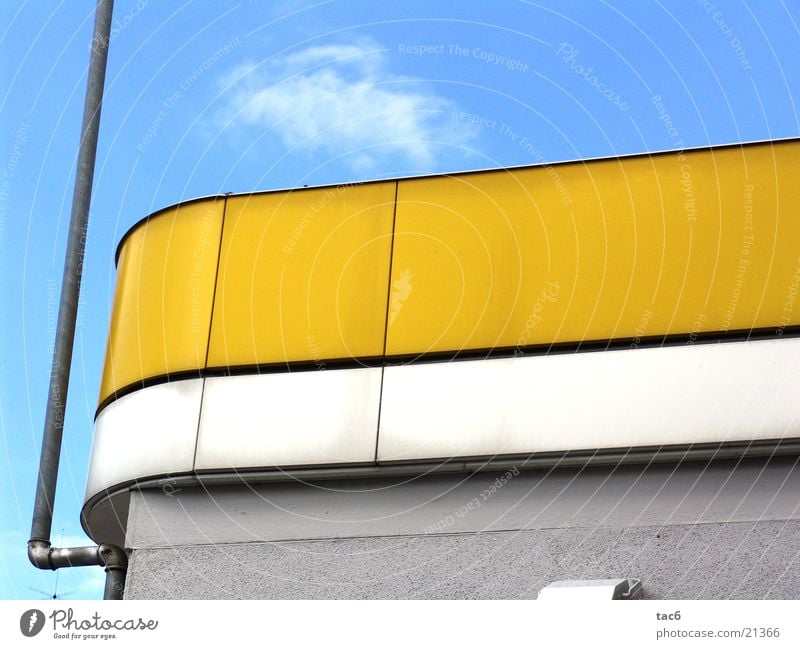 wow gelb staubig Gebäude rund Mauer Fototechnik weis dreckig Himmel verfallen