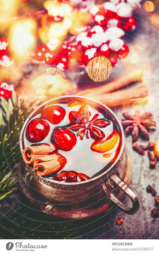 Tasse Glühwein mit Gewürzen für Advent Getränk Heißgetränk Stil Design Winter Feste & Feiern Weihnachten & Advent Dekoration & Verzierung Tradition Zimt