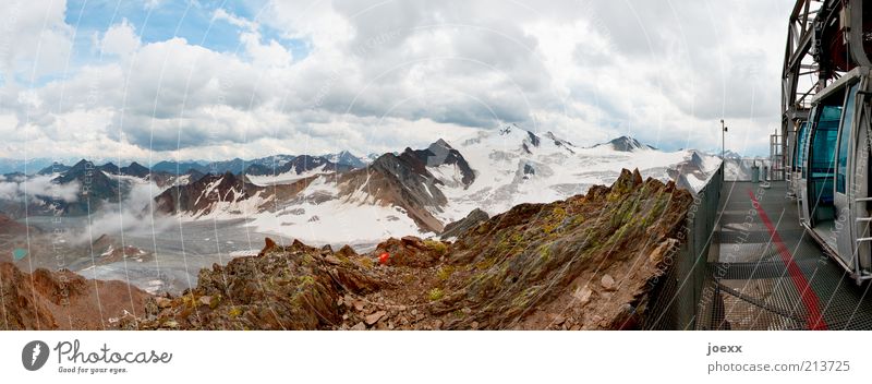 Hoch laufen, runter fahren. Natur Landschaft Himmel Wolken Sommer Klima Schönes Wetter Alpen Berge u. Gebirge Gipfel Schneebedeckte Gipfel Gletscher Seilbahn