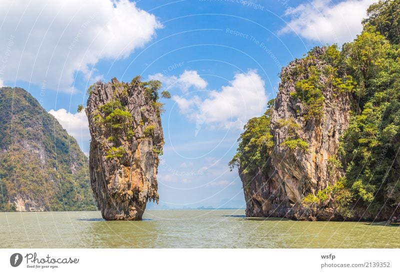 Schiefer Felsen Khao Phing Kan insel in Thailand exotisch Erholung Ferien & Urlaub & Reisen Tourismus Sommer Sonne Meer Insel Wasser Bucht blau Idylle Lagune