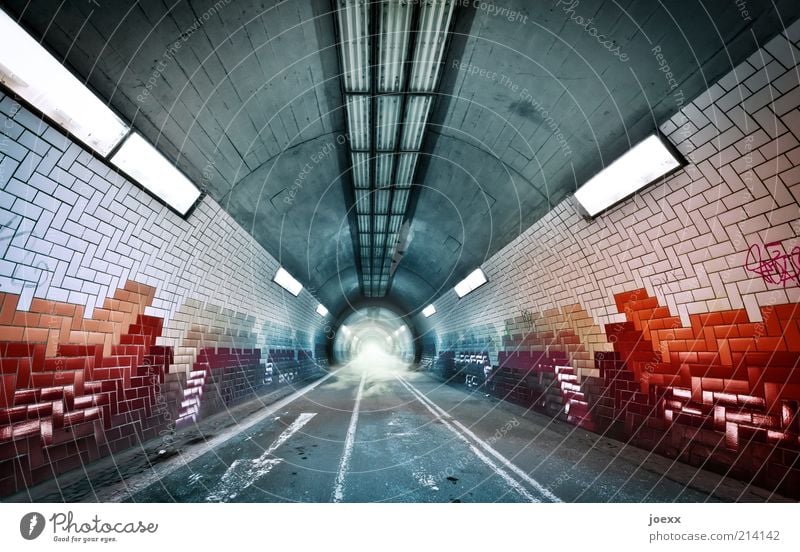 You Tube Menschenleer Tunnel Verkehrswege Wege & Pfade Zeichen Verkehrszeichen Linie Pfeil Nebel Tübingen Fahrradtunnel Röhren Beleuchtung Bodennebel