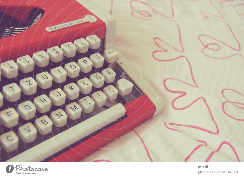 schreib mal wieder !! alt Schreibmaschine Schriftzeichen Herz rot Farbfoto Innenaufnahme Tag weiß herzförmig Taste Nostalgie Kitsch 1 Stoff Buchstaben retro