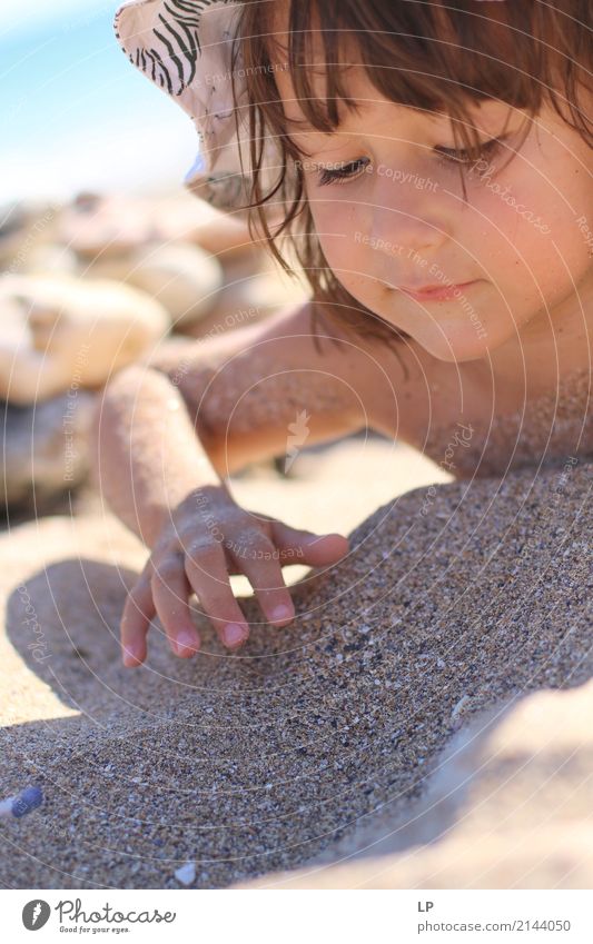 Im Sand spielen Lifestyle Freude Zufriedenheit Sinnesorgane Freizeit & Hobby Spielen Kinderspiel Ferien & Urlaub & Reisen Tourismus Abenteuer Sommerurlaub