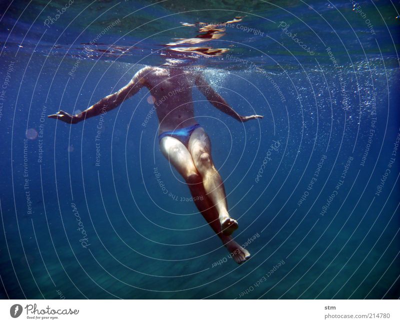 Unterwasseraufnahme eines schwimmenden Manns Lifestyle Glück schön Leben harmonisch Schwimmen & Baden Ferien & Urlaub & Reisen Sommer Sommerurlaub Meer Wellen